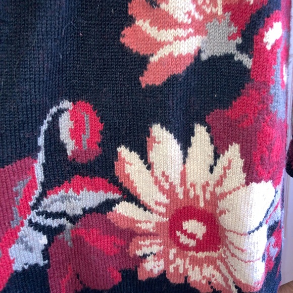 Hand Knit Wool Hooded Floral Motif Button Down Jacket by Tara Handknits Nepal - Picture 10 of 12